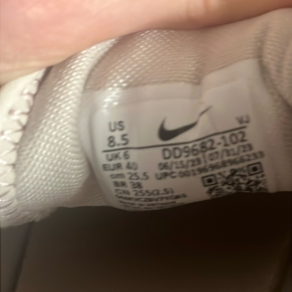 Nike TC 7900 in Light Orewood Taupe - Picture 7 of 7